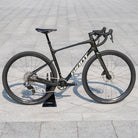 foto dettaglio bicicletta gravel giant revolt advanced 1