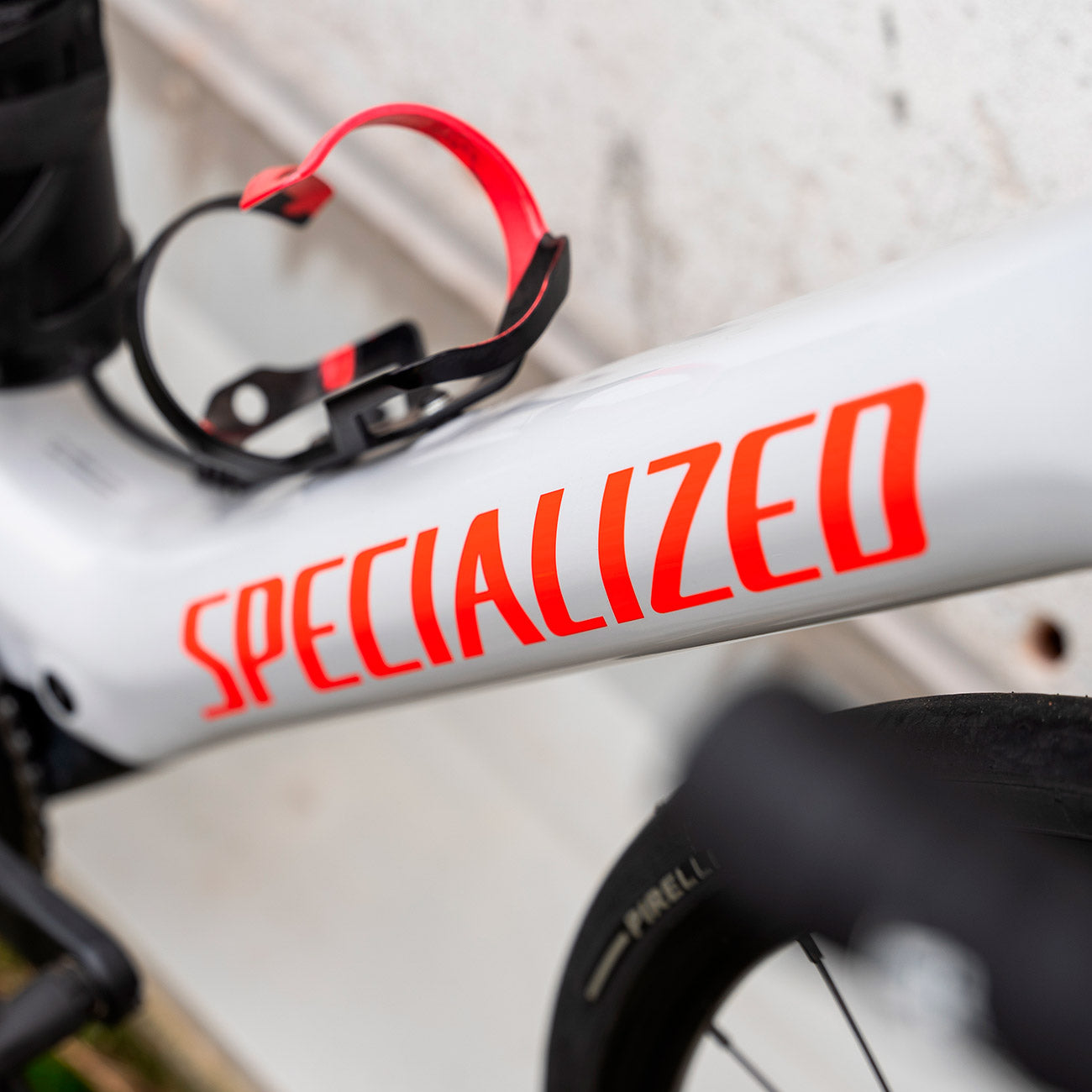 foto dettaglio logo tubo obliquo specialized