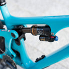 foto dettaglio ammortizzatore fox float x kashima yeti sb130 t turquoise m21